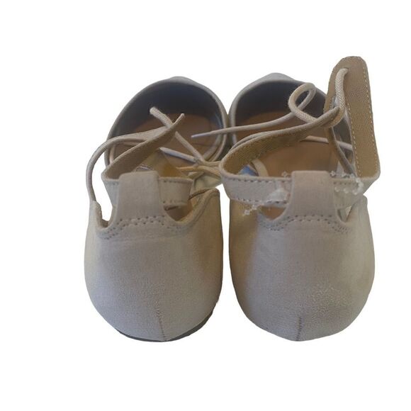 Beautiful Sand Colored Suede Pointed Toe Lace Up Flats in Ladies Size 8. - Picture 3 of 6